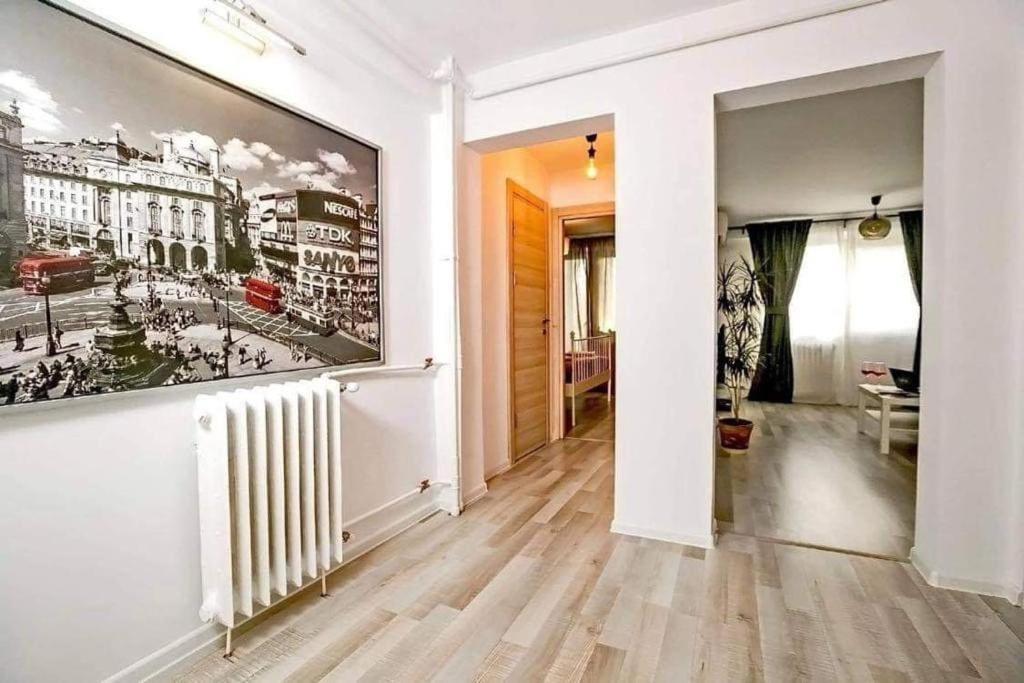 Poetry I Piata Victorei Bukarest Kültér fotó