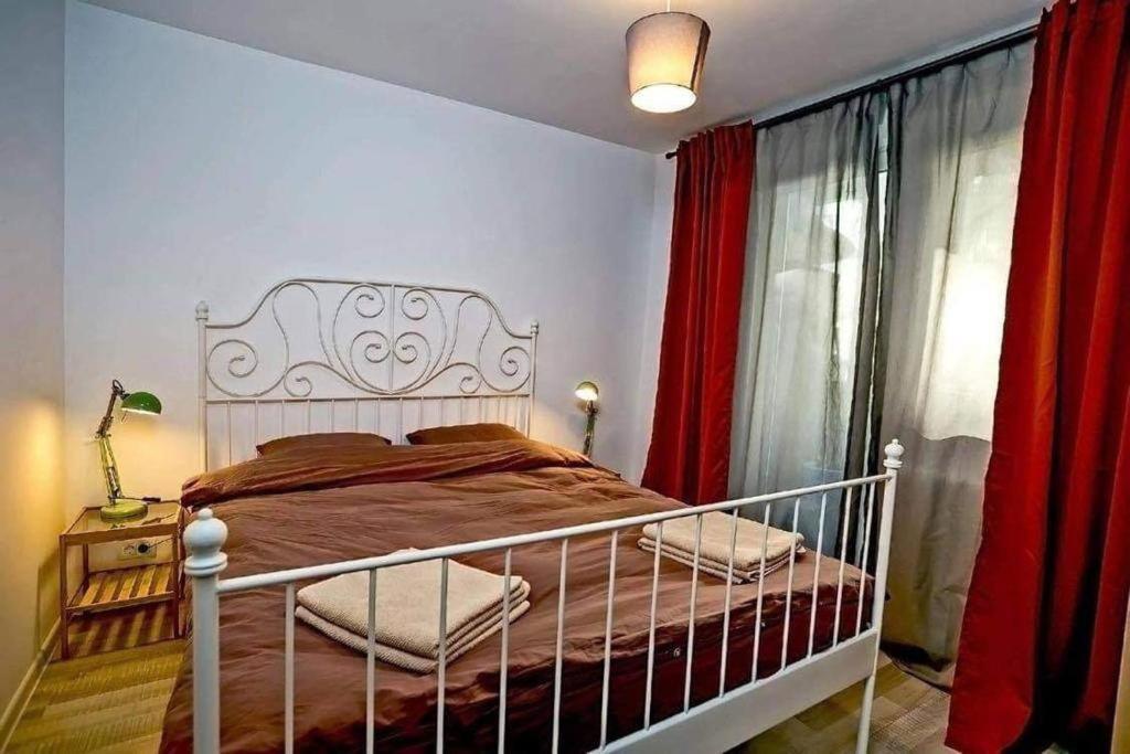 Poetry I Piata Victorei Bukarest Kültér fotó